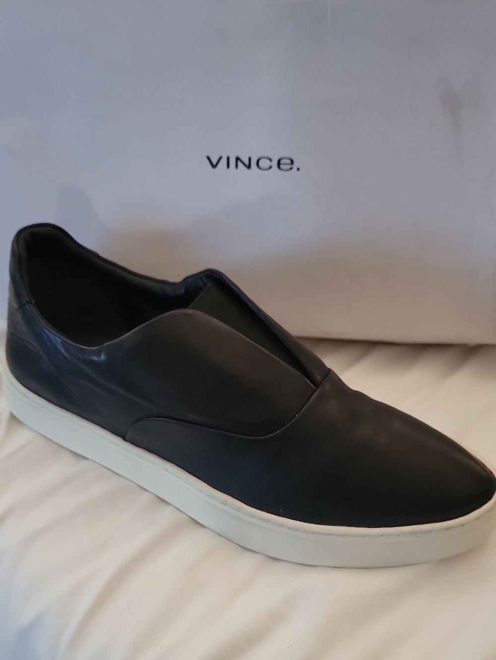 Vince NWT, SZ 9m,Black Leather Slip-On Sneaker with White Sole